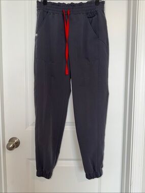 FIGS Charcoal High Rise Scrub Jogger with Red Drawstring